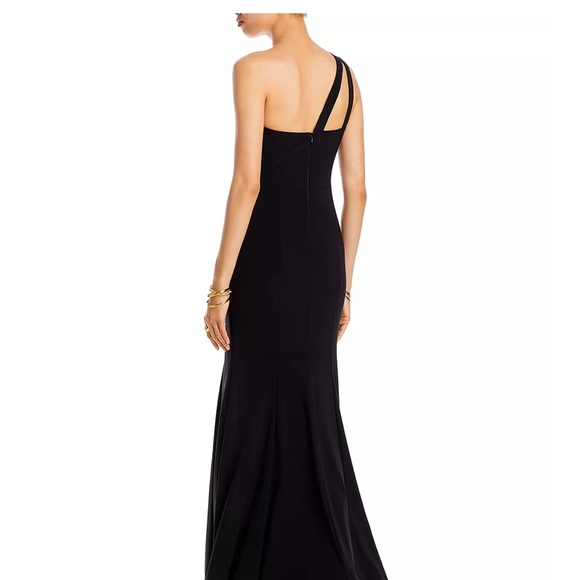 Black one shoulder gown with slit. - Picture 2 of 4